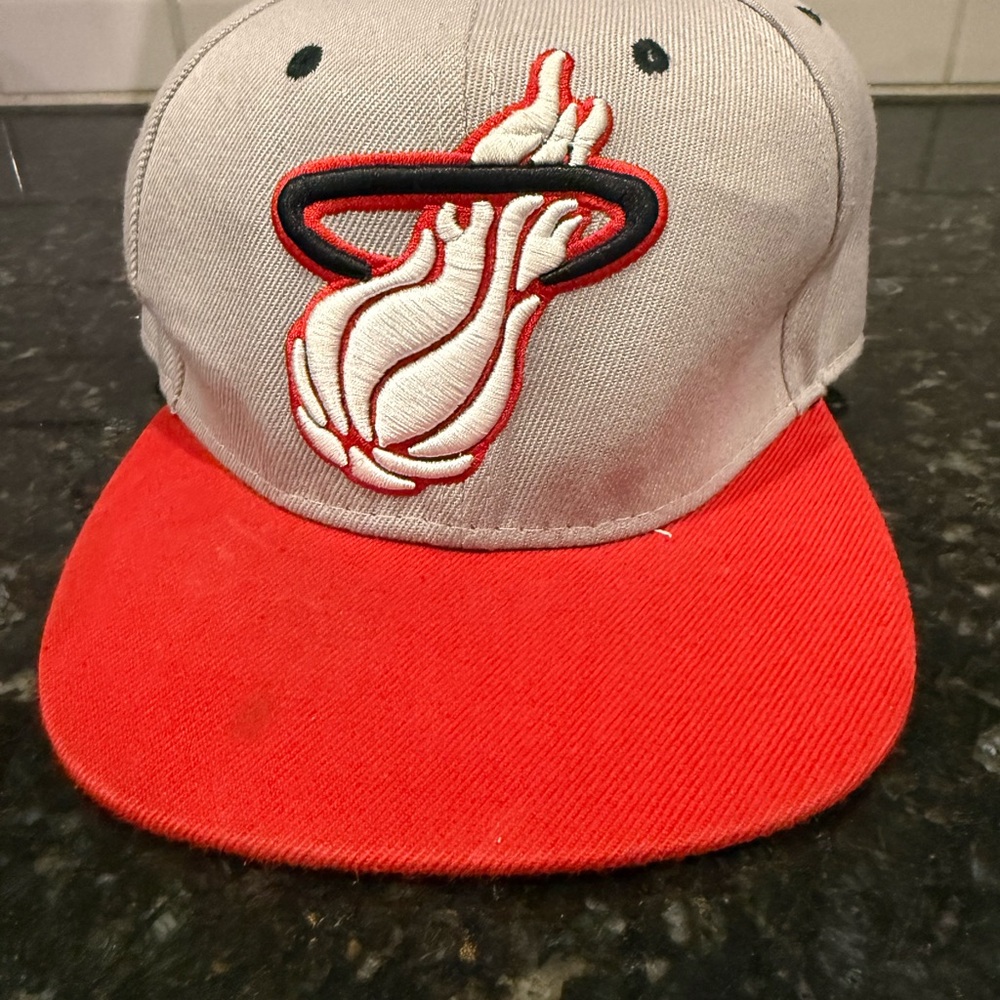 Mitchell & Ness Gray and Black Miami Heat Snapback